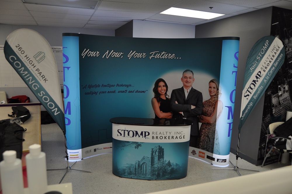 Stomp Trade Show Display with 8' Teardrop Flags
